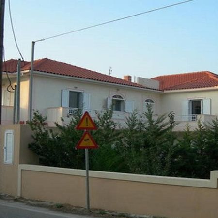 Theasis House Apartment Khelmáta Екстериор снимка